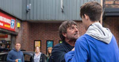 ITV Coronation Street fans distracted by Aaron's dad's famous lookalike who viewers may recognise for soap roles - www.manchestereveningnews.co.uk - city Sandford
