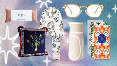 57 Best Gifts For Mom in 2022: Thoughtful Gift Ideas She’ll Love - www.glamour.com