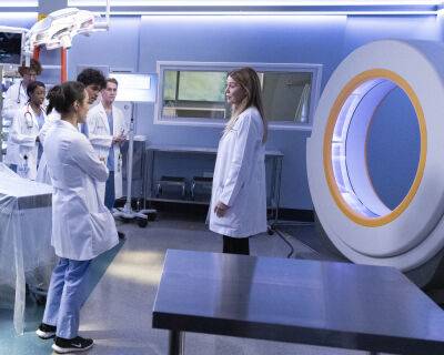 ‘Grey’s Anatomy’: Krista Vernoff On Pilot-Like Season 19 Premiere, Derek-Related Twist, Meredith’s Future, Roe v Wade & More - deadline.com - county Lucas - county Kane