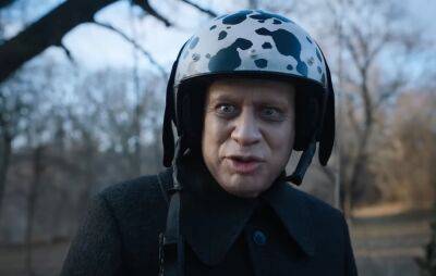 Tim Burton’s ‘Wednesday’: Fred Armisen is Uncle Fester in new trailer - www.nme.com
