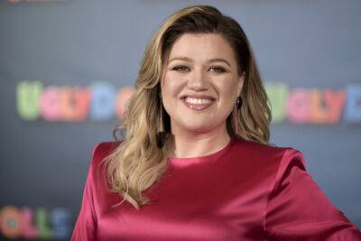 Kelly Clarkson Shares Advice For Her Kids Amid Divorce From Brandon Blackstock: ‘You’re Each Other’s Buddies’ - etcanada.com