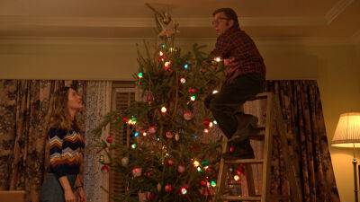 ‘A Christmas Story Christmas’ Trailer & Poster: Ralphie Confronts The Holidays As A Dad - deadline.com - city Sandy