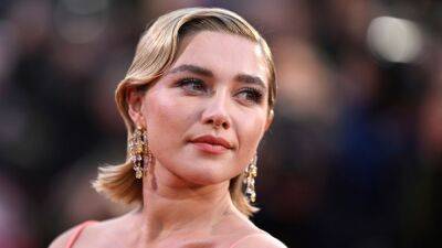 Florence Pugh Went Mod in Go-Go Boots—See Pics - www.glamour.com - New York - Dublin