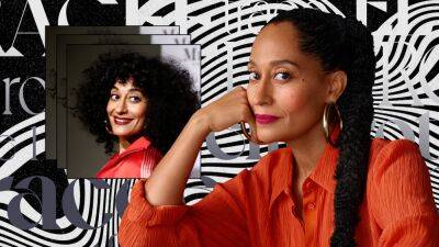 Tracee Ellis Ross Believes Aging Is an Honor - www.glamour.com - New York