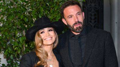 Jennifer Lopez Affleck Wore a ‘Jennifer and Ben’ Necklace in Previously Unseen Throwback Photos—See Pics - www.glamour.com - Las Vegas