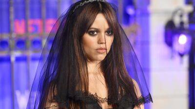 Jenna Ortega Dressed Like a Goth Bride for 'Wednesday's Black Carpet Premiere - www.glamour.com - Romania