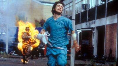 Danny Boyle Is “Very Tempted” To Direct A New ’28 Days Later’ Sequel & Says Alex Garland’s Script Features “A Lovely Idea” - theplaylist.net