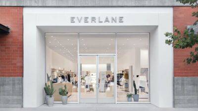 11 Everlane Black Friday Sale Finds 2022: Coats, Boots, Sweaters & More - www.glamour.com