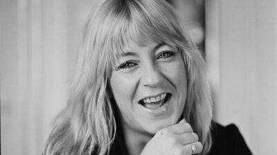Christine McVie, Longtime Band Member of Fleetwood Mac, Has Died at 79 - www.glamour.com