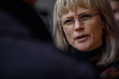 ‘Anna’: First Look At Maxine Peake As Russian Journalist Anna Politkovskaya, Film Bridge Takes Over Sales Duties - deadline.com - Russia - Latvia