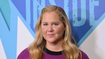 Amy Schumer Opens Up About Hysterectomy to Treat Endometriosis - www.glamour.com