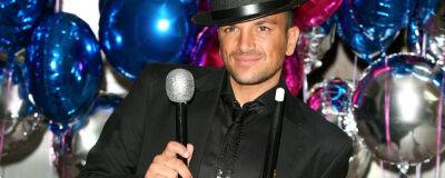 Peter Andre accuses radio stations of false advertising by playing classic Christmas song - completemusicupdate.com - Britain