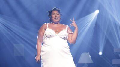 Watch Lizzo Perform ‘Break Up Twice’ and ‘Someday at Christmas’ on 'Saturday Night Live' - www.glamour.com - county Butler