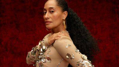 Tracee Ellis Ross Went Makeup-Free in a Floral Bikini on Her Jamaican Vacation - www.glamour.com - Jamaica