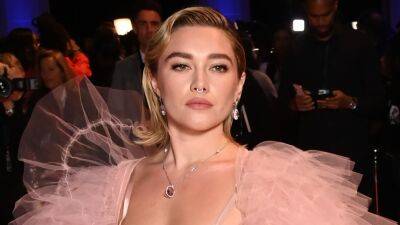 Florence Pugh Gave Boudouir Style a '90s Twist—See Pics - www.glamour.com - Britain - city Florence