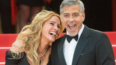 Julia Roberts Wore a Custom Gown Plastered With George Clooney's Face—See Pics - www.glamour.com - USA - county Stewart