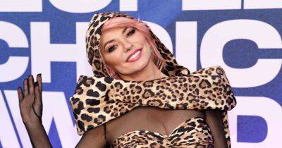 Shania Twain Channels ‘That Don’t Impress Me Much’ Music Video Persona in All-Leopard Look at 2022 People’s Choice Awards: Photos - www.usmagazine.com