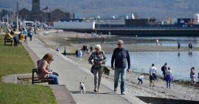 Signs welcoming visitors to Helensburgh removed with council chiefs unaware why - www.dailyrecord.co.uk