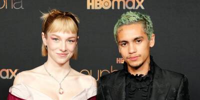 'Euphoria' Co-Stars Dominic Fike & Hunter Schafer Seemingly Confirm Romance With a Kiss! - www.justjared.com