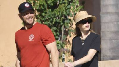 Chris Pratt Gets Some Fresh Air During Friday Stroll with Pregnant Wife Katherine Schwarzenegger - www.justjared.com - Santa Monica