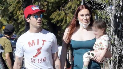 Sophie Turner Wears Fitted Dress Out To Lunch With Husband Joe Jonas Willa, 1 — Photos - hollywoodlife.com - France