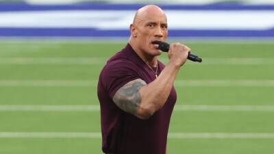 Dwayne Johnson Hypes Up the Crowd as He Introduces the Teams at Super Bowl LVI - www.etonline.com - Los Angeles - county Johnson