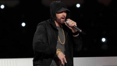Eminem Delivers Memorable Performance and Takes a Knee in Iconic Super Bowl LVI Halftime Show - www.etonline.com - Los Angeles