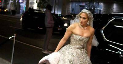 Jennifer Lopez's Marry Me wedding dress weighed 95 pounds - www.msn.com - Britain