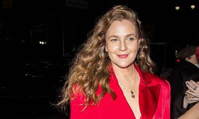 Drew Barrymore and Alicia Silverstone delight fans as they share throwback image during heartwarming reunion - hellomagazine.com - New York