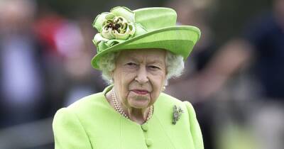 Queen Elizabeth II Tests Positive for COVID-19, Receiving Medical Attention After ‘Mild’ Symptoms - www.usmagazine.com