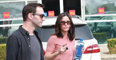 Courteney Cox not planning to marry Johnny McDaid any time soon - www.msn.com - Britain - California - Florida