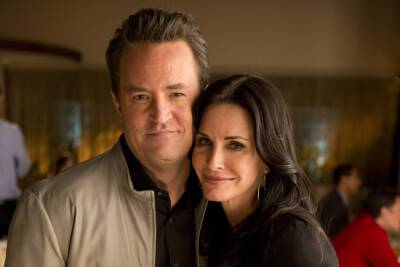 Courteney Cox Says ‘Friends’ Co-Star Matthew Perry Is ‘Doing Great Now’ - etcanada.com