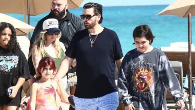 Kourtney Kardashian’s Ex Scott Disick Plays With Their 3 Kids On The Beach In Miami — Photos - hollywoodlife.com - Miami - county Scott