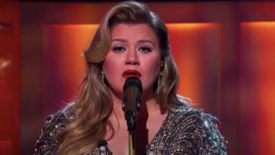 ACM Awards 2022: Kelly Clarkson to Perform Special Dolly Parton Tribute - www.etonline.com - state Nevada