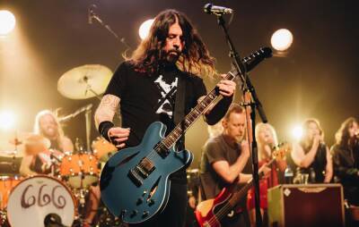 Watch Dave Grohl fail to name Foo Fighters songs on ‘The Late Late Show With James Corden’ - www.nme.com - California