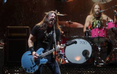 Dave Grohl says he would never leave Foo Fighters to go solo - www.nme.com