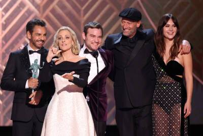 ‘CODA’ Star Marlee Matlin Delivers Powerful SAG Awards Acceptance Speech: ‘We Deaf Actors Have Come A Long Way’ - etcanada.com