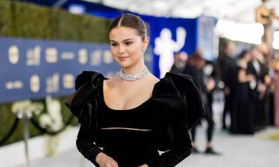Why did Selena Gomez present barefooted at the SAG Awards? - us.hola.com - Britain - Ukraine