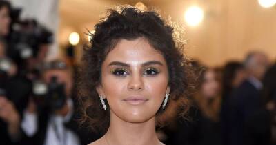 Selena Gomez Wanted to Leave the 2018 Met Gala After Realizing She Was ‘Completely Orange’ - www.usmagazine.com - Britain