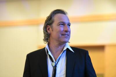 John Corbett Should Be Writing ‘Apology Notes’ For Saying He Would Be In ‘And Just Like That…’ - etcanada.com