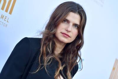 Lake Bell Explains How Being A Victim Of 2014 Nude Photo Leak Helped Her Direct Episodes Of ‘Pam & Tommy’ - etcanada.com