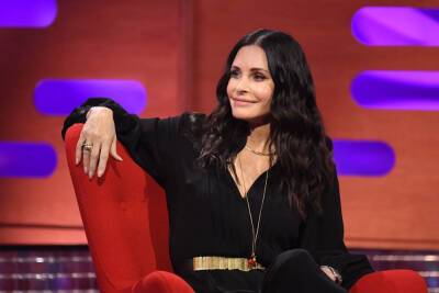 Courteney Cox Says Playing Piano With Elton John Was The ‘Scariest, Most Nerve-Racking Thing’ She Has Ever Done - etcanada.com - Canada