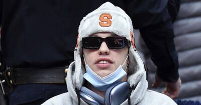 Pete Davidson Booed by Local Fans at Syracuse Basketball Game 3 Years After Dissing the City - www.usmagazine.com - New York - New York - city Syracuse, state New York