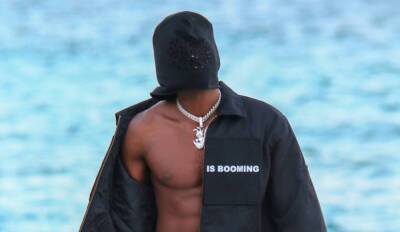 NFL Star Antonio Brown Channels Friend Kanye West While Going Masked at the Beach (Photos) - www.justjared.com - Miami - Florida - county Bay