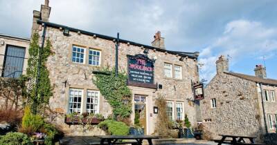 Emmerdale spoiler pictures go inside the new The Woolpack as Charity refurbishes - www.ok.co.uk