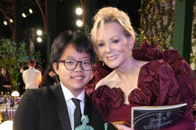 Jean Smart Says Being A Single Mother After Her Husband Died ‘Is The Hardest Thing I’ve Ever Done’ - etcanada.com