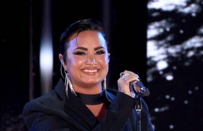 Demi Lovato Called Out By Art Experts After Unboxing Supposed Egyptian Antiquities On Social Media - etcanada.com - New York - California - Egypt