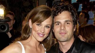 Jennifer Garner and Mark Ruffalo Recreate Classic '13 Going on 30' Scene - www.etonline.com - New York