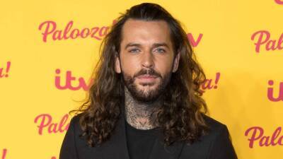 You NEED to see TOWIE's Pete Wicks with a shaved head - heatworld.com