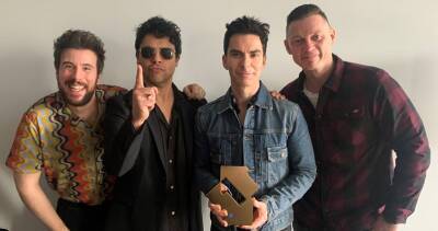 Stereophonics score eighth Number 1 album with Oochya! - www.officialcharts.com - Britain